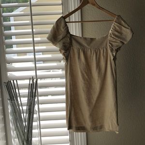 Detailed sleeve cream dress